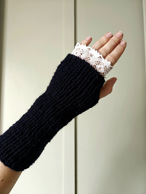 Dentelle Hand Warmers